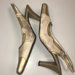 Gorgeous J. Renee’ Gold Slingbacks❤️